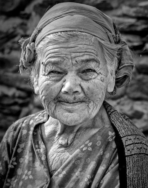 Free A striking black and white portrait of an elderly woman showcasing deep character and emotion. Stock Photo