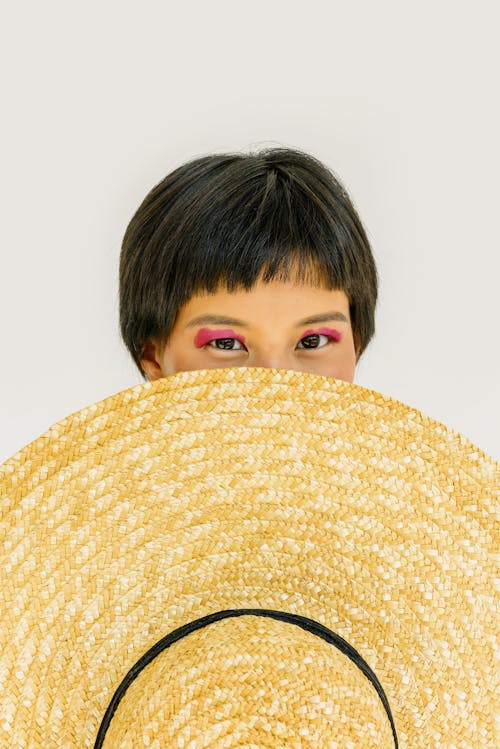Gratis stockfoto met Aziatische vrouw, bedekkend gezicht, geweven