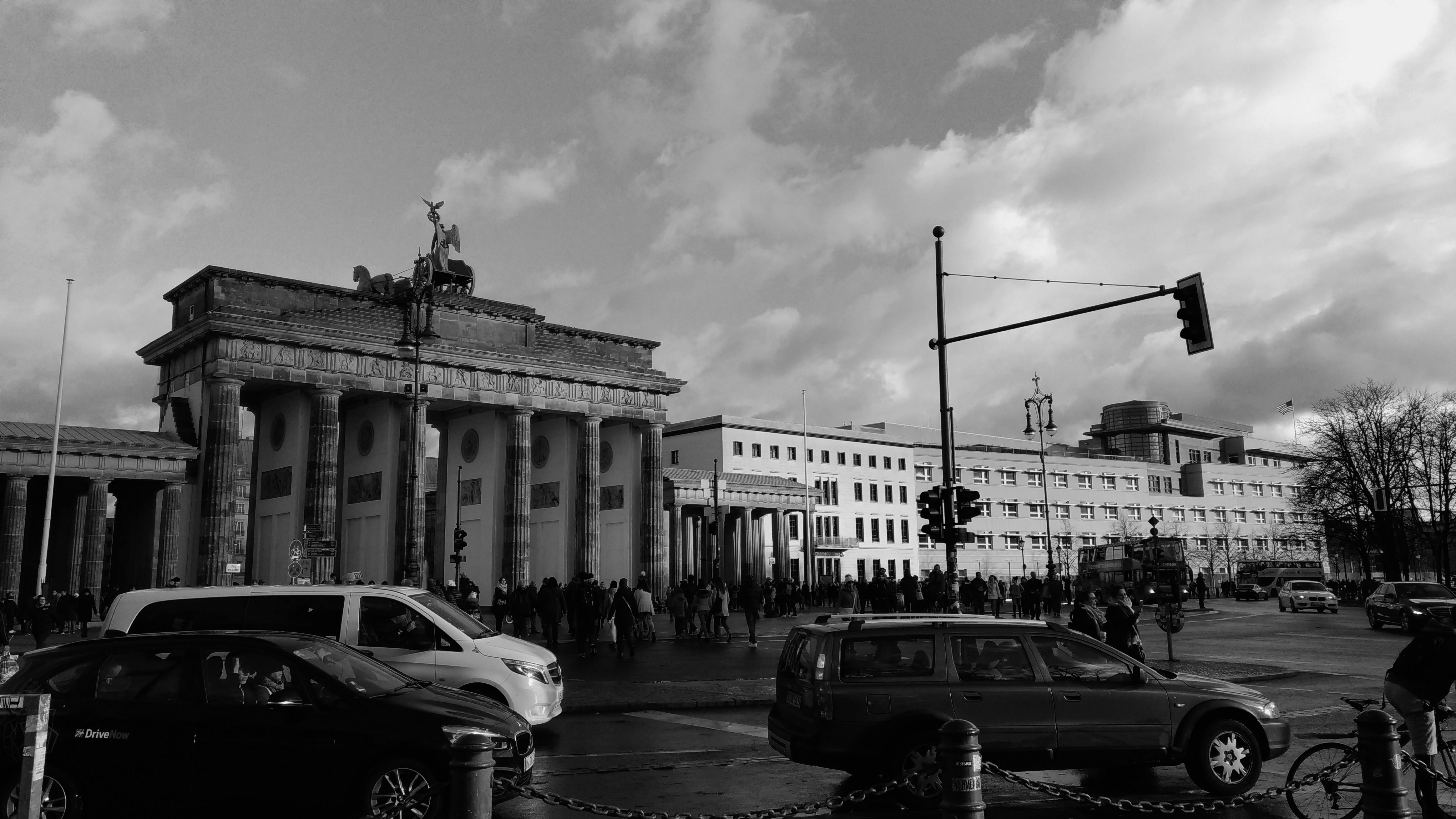 Free stock photo of #city #berlin #black&white #cars #urban #gate