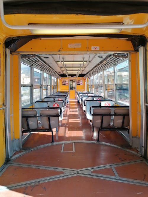 Základová fotografie zdarma na téma autobus, prázdný, sedadla