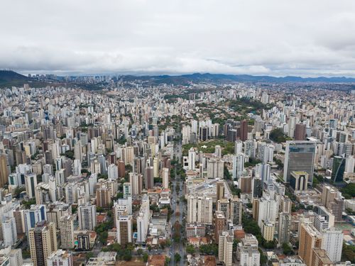 Free Panoramic aerial view of Belo Horizonte's sprawling urban landscape, showcasing high-rise buildings and residential areas. Stock Photo