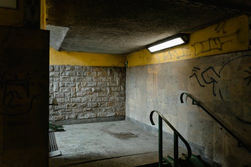 Základová fotografie zdarma na téma grafitti, metro, opuštěný