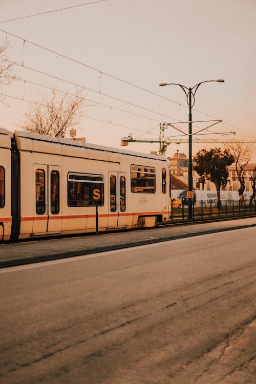 Gratis arkivbilde med gate, jernbane, kollektivtransport