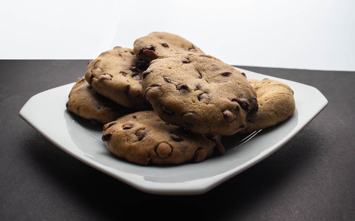 Photos gratuites de aliments, assiette, biscuits aux pépites de chocolat