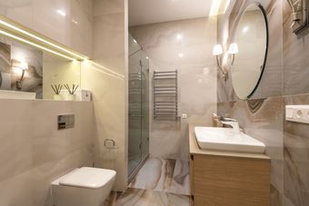 Marble bathroom with large mirror — photo by Max Vakhtbovych on Pexels