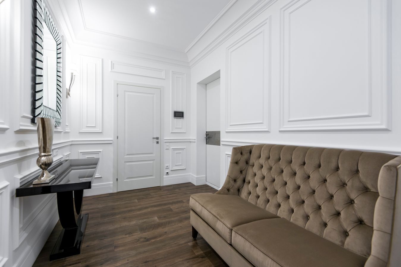 White wall panel molding and door trim in a sitting room