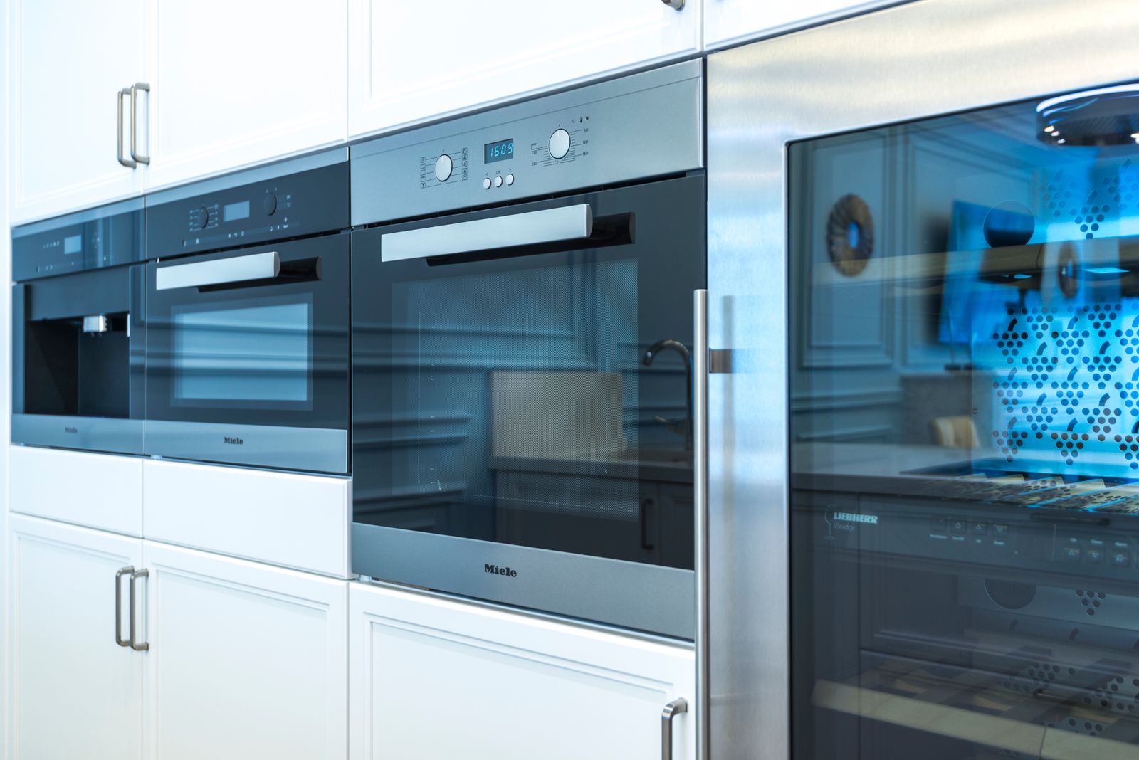 Built-in oven in modern kitchen for Ariston oven repair Dubai