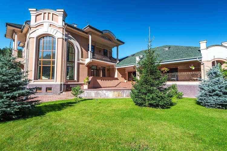 Beautiful Villa Seen From Front Yard