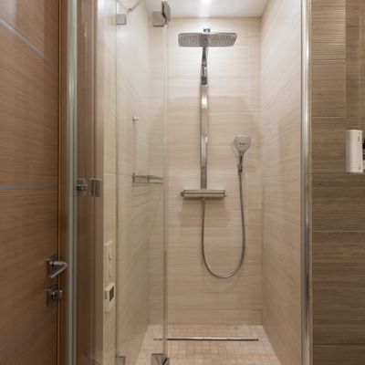 Neutral tile shower design