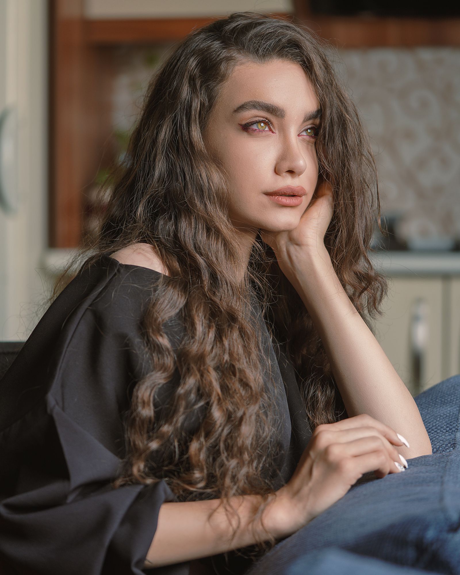 Long wavy dark hair