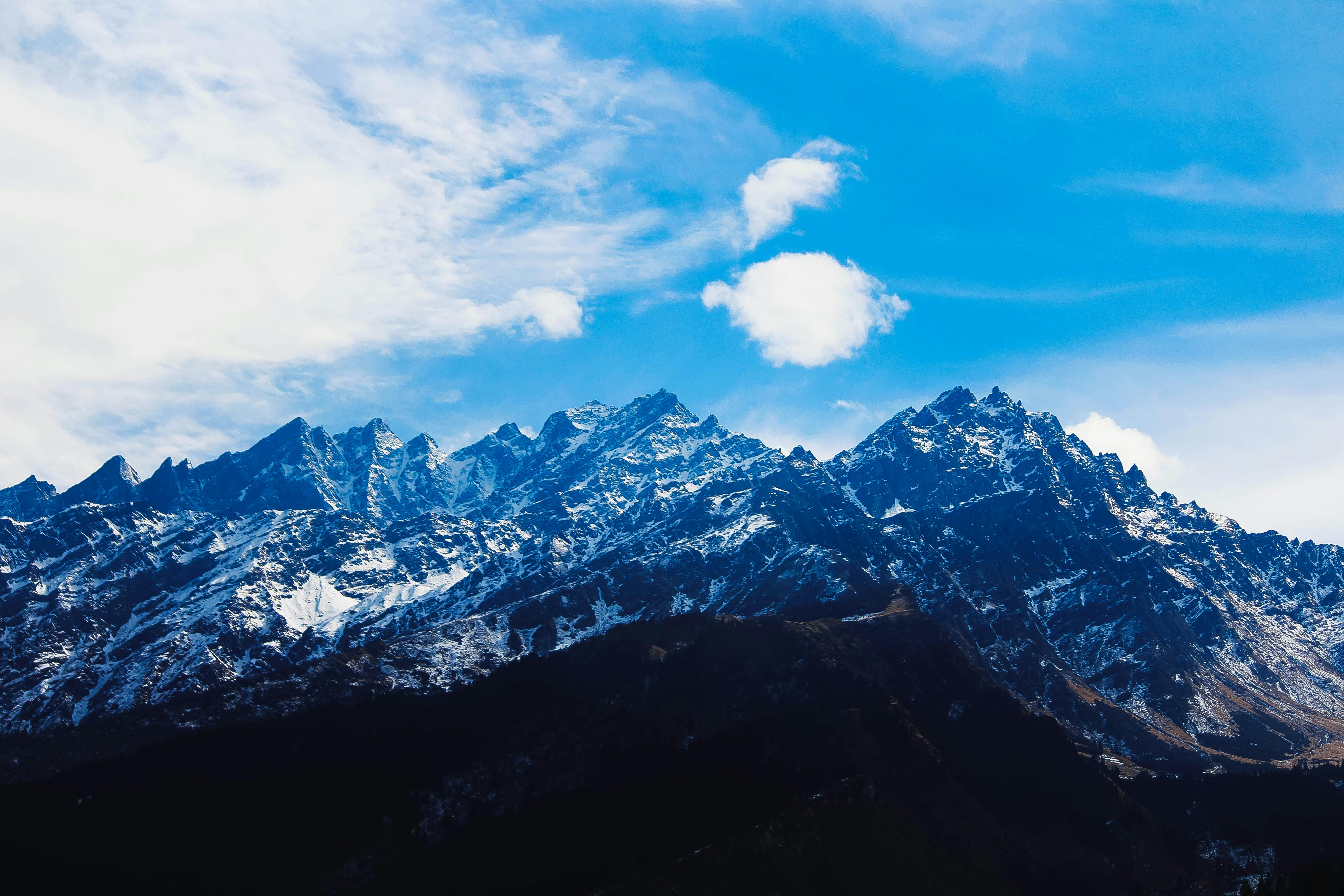 Kostenloses Foto zum Thema: berge, berggipfel, blau