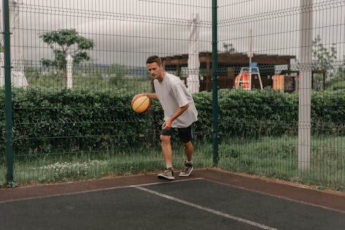 Free A Man in Active Wear Playing Basketball Stock Photo