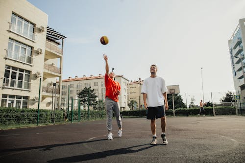 Foto stok gratis bermain, bola basket, lapangan