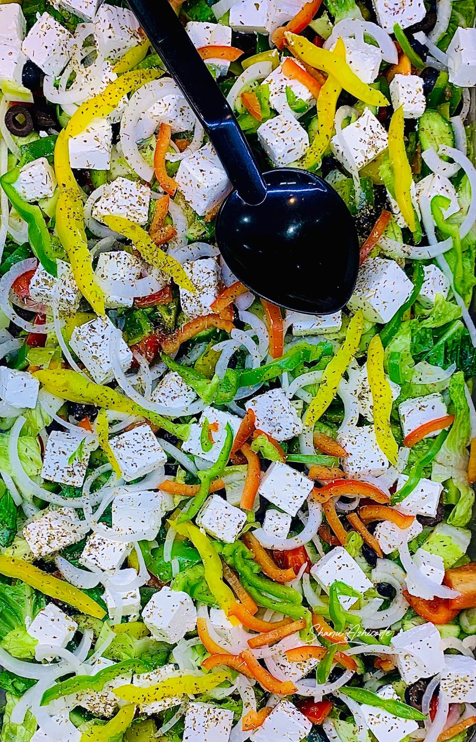 Ultimatives Buggy Fahren Dubai Abenteuer 2026 1 Zwei Personen fahren Buggy Fahren Dubai durch rote Dünen bei Sonnenuntergang, ein unvergessliches Abenteuer.