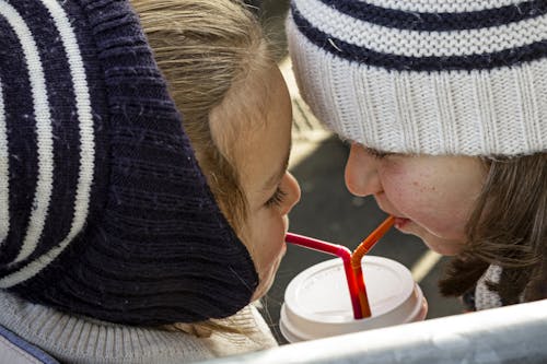 Immagine gratuita di bambini, bevanda, cannuccia