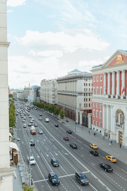 Free A lively city street scene with various vehicles and historic architecture. Stock Photo