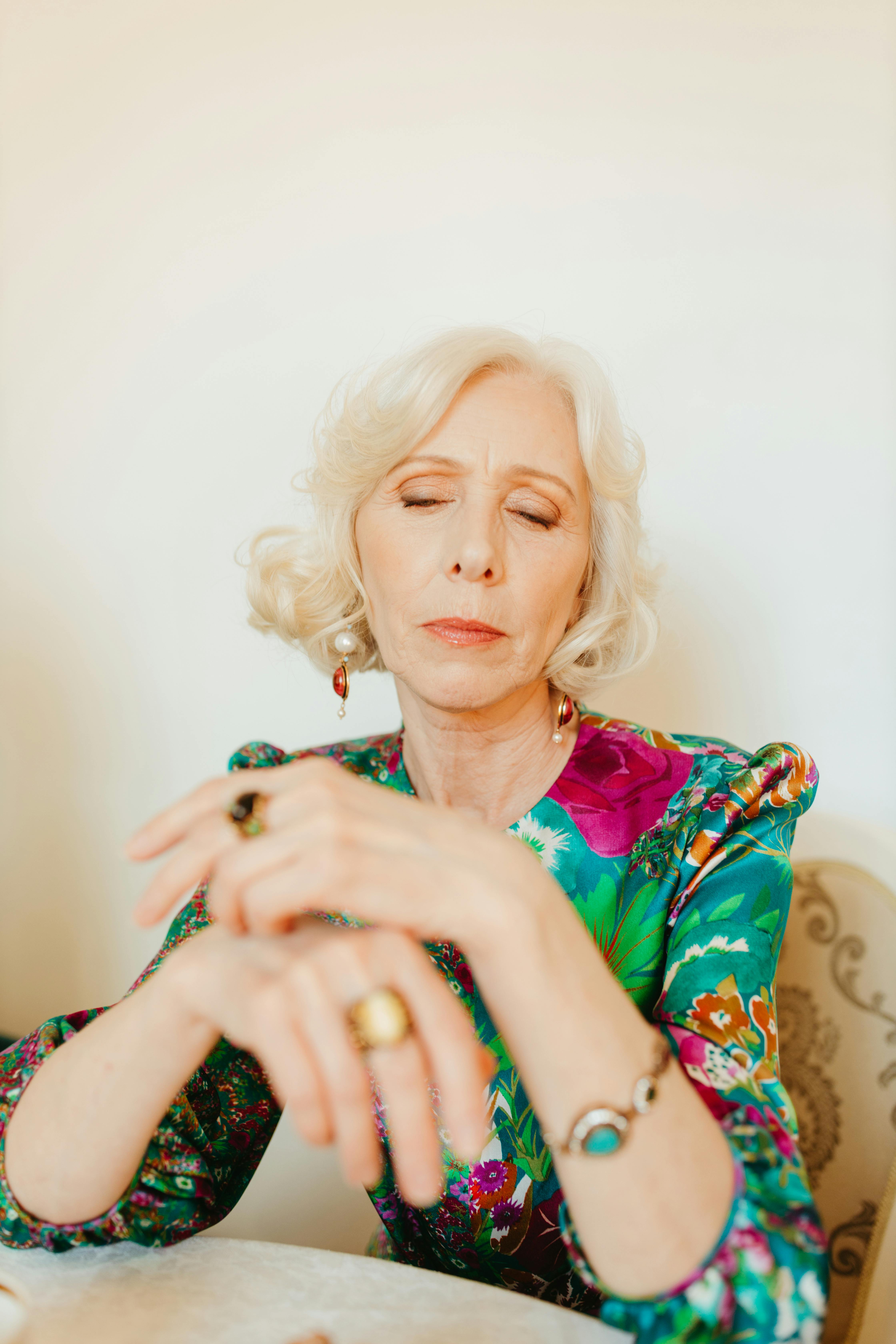 Erkekler İçin Minimal Küpe Seçenekleri: Cesur ve Zarif Tasarımlar