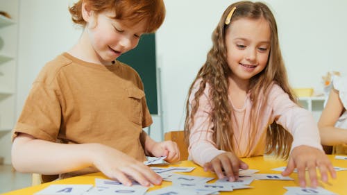 Foto profissional grátis de ação, alunos, aprendendo