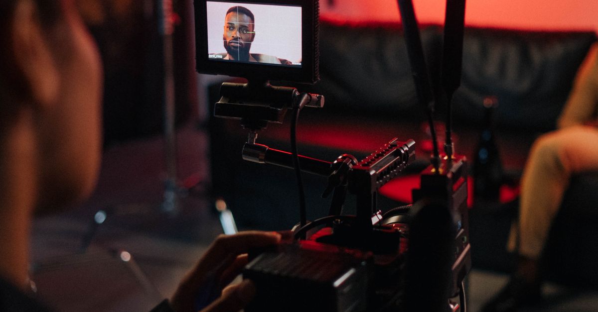 Kamerman A Cameraman Working on Set · Free Stock Photo