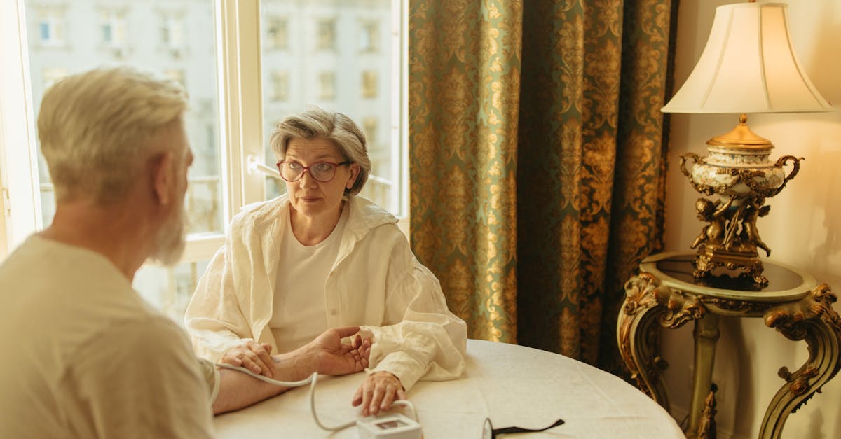 Le padel adapté aux seniors : Avantages et conseils