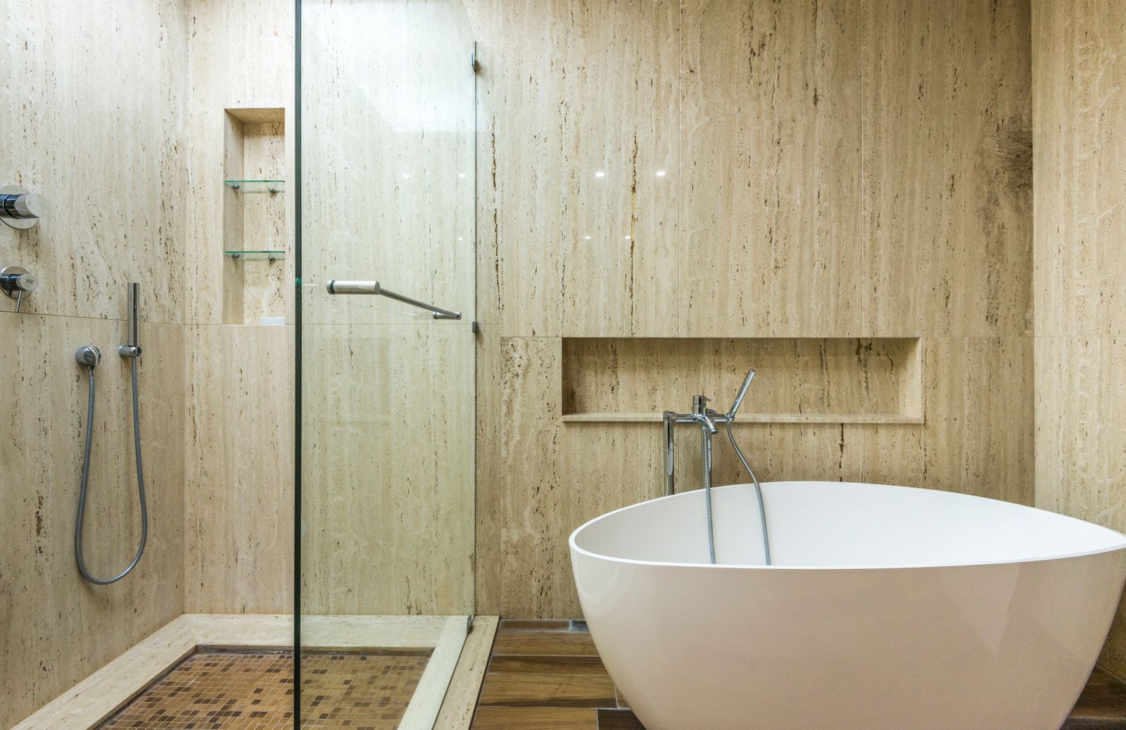 The stone bathroom, Ganga Retreat