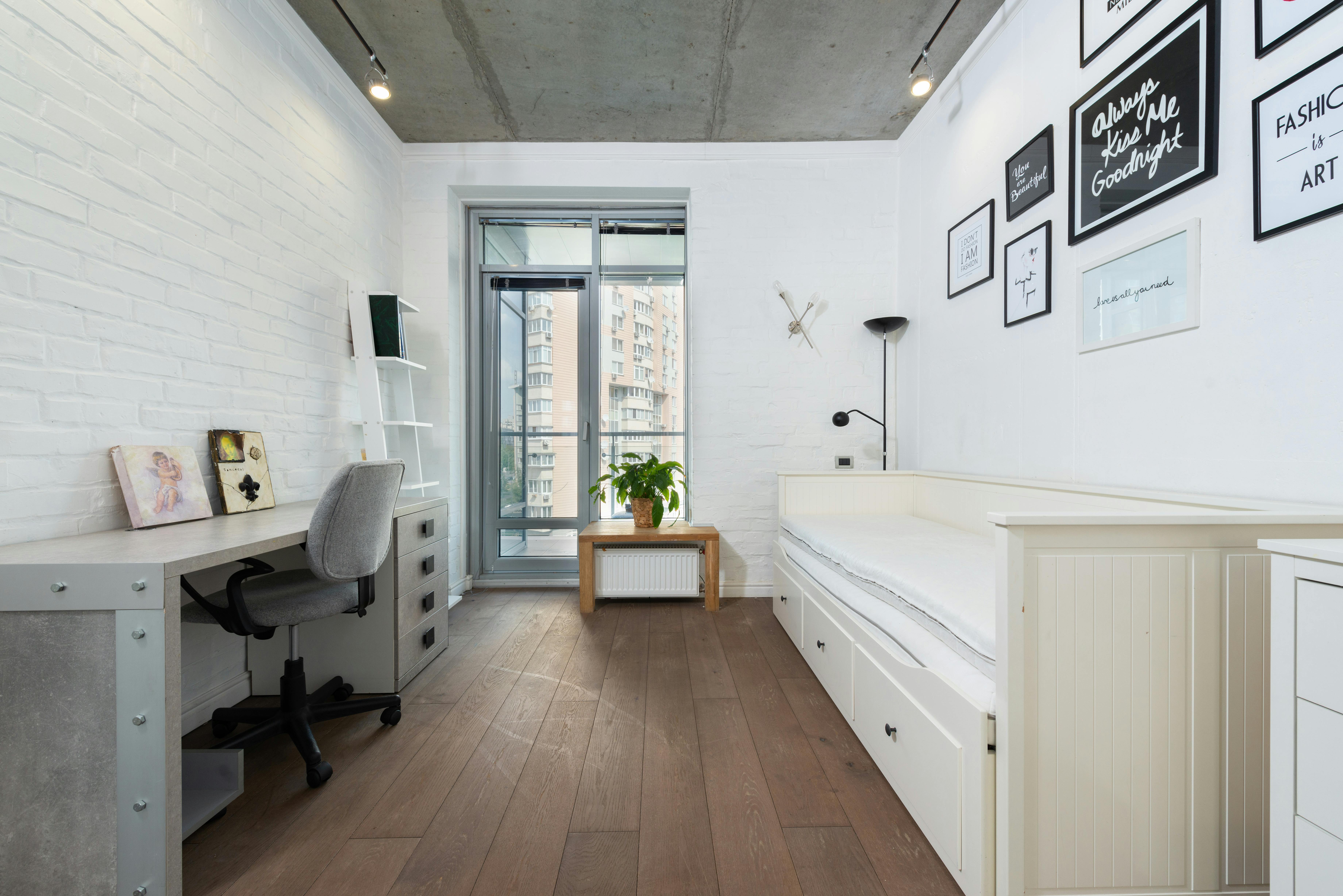 Free Bright, minimalist bedroom with contemporary decor and stylish furnishings. Stock Photo