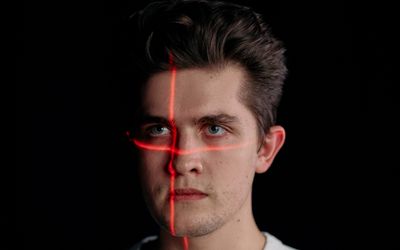 Họ dành cả đời để giảng dạy. Rồi deepfake ập đến