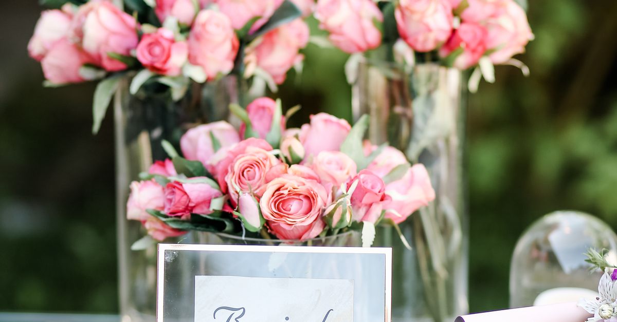 Sign and Flowers · Free Stock Photo
