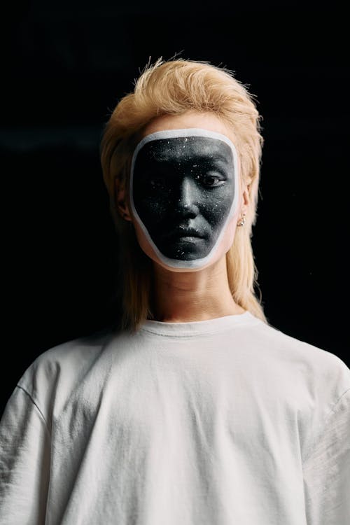 Gratis lagerfoto af almindelig sort baggrund, ansigt forklædning, ansigtsmaling Lagerfoto
