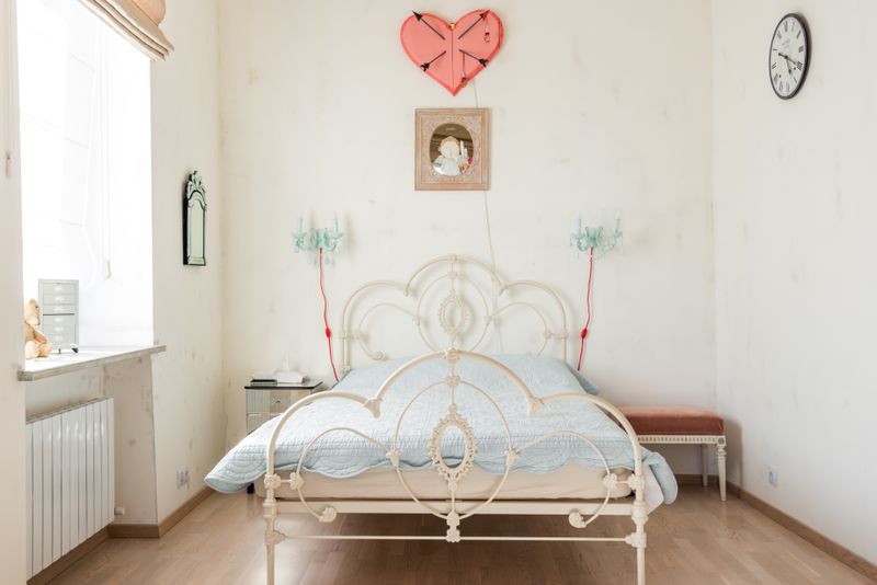 Monochromatic Color Schemes with Texture Contrast