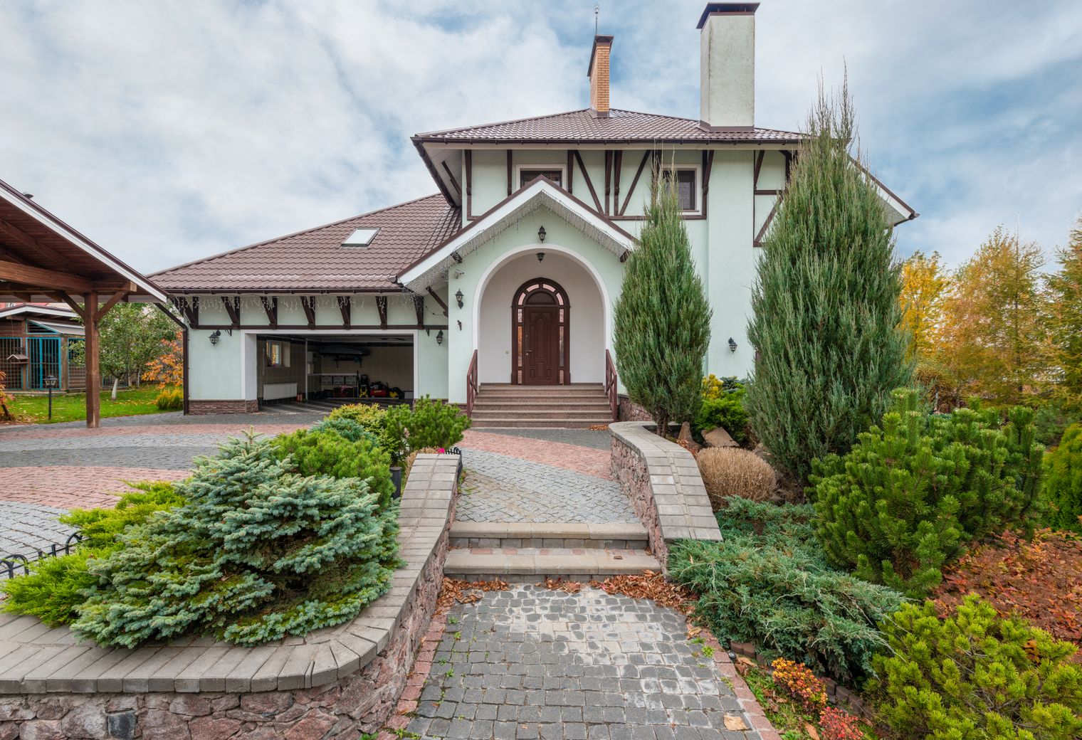 Exterior Painting in Kingston Vale — woodwork brushed to a crisp, smooth line