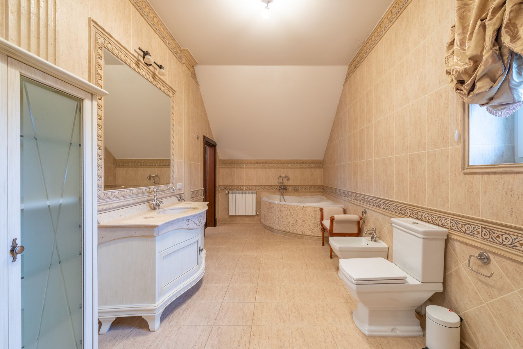 Large contemporary bathroom with generous floor area, freestanding bath, vanity and open circulation