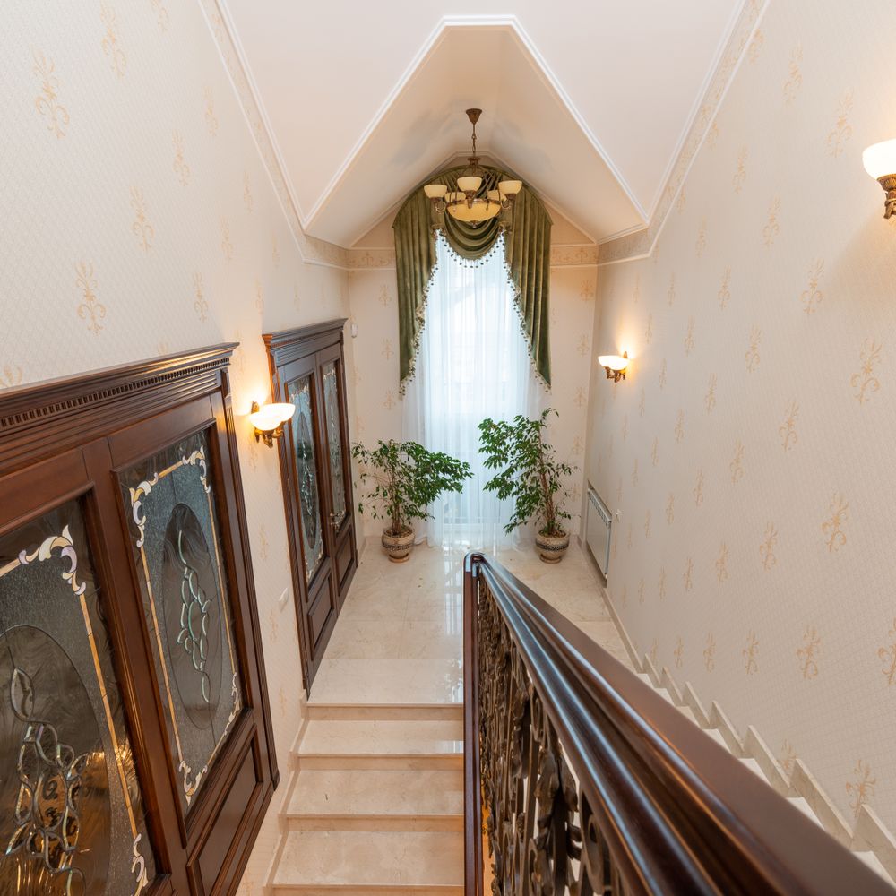 Wallpapering in Manor House — the finished result after a professional repaint