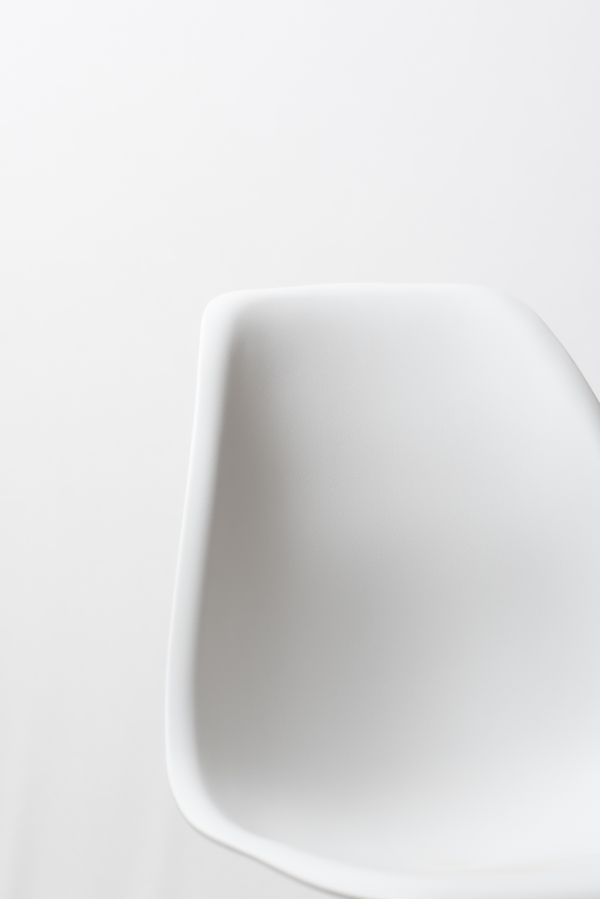 Gale lounge chair in chalk - photo by Brunxs on Pexels