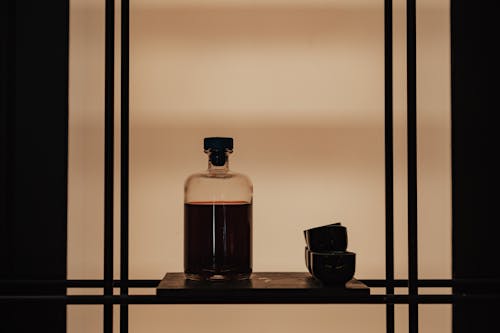 Foto stok gratis alkohol, bayangan hitam, botol