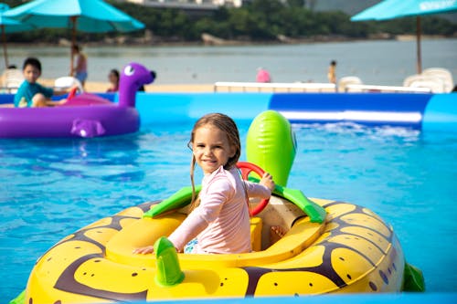 Immagine gratuita di acqua, bambino, giocattolo di plastica