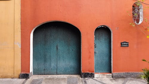 Безкоштовне стокове фото на тему «апельсин, бетонна стіна, Будівля»