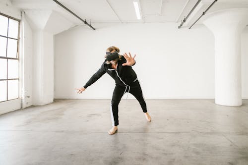 Foto d'estoc gratuïta de casc de realitat virtual, coreografia, futurista