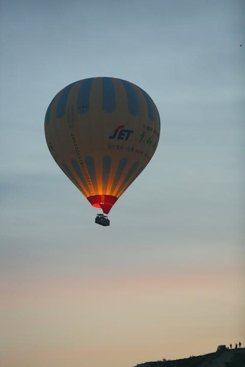 Bezpłatne Darmowe zdjęcie z galerii z balon na gorące powietrze, latanie, pionowy strzał Zdjęcie z galerii