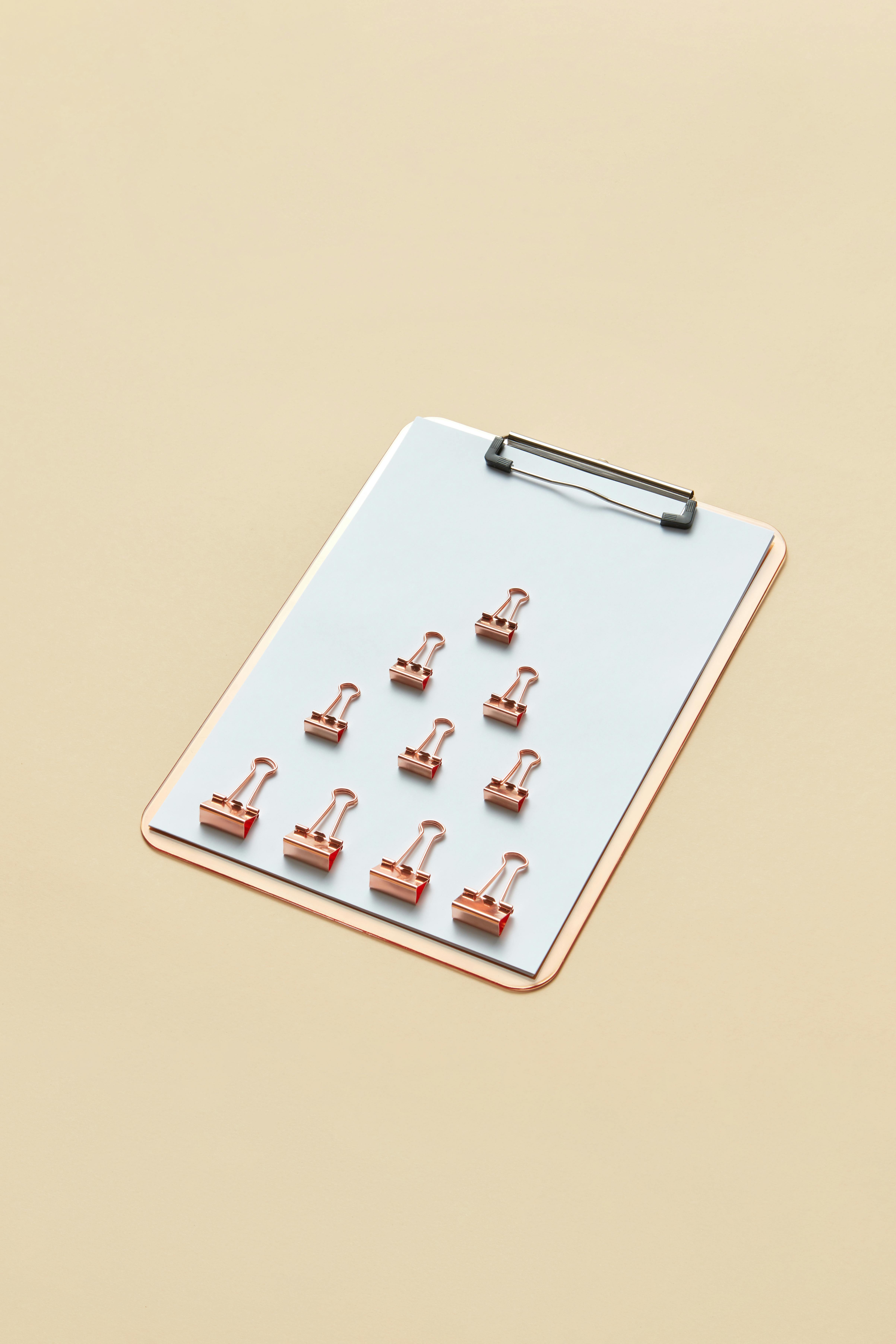 Kostnadsfria Kostnadsfri bild av arbetsyta, arrangemang, beige bakgrund Stock foto