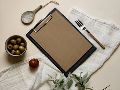 Fotobanka s bezplatnými fotkami na tému flatlay, klipsová doska, maketa