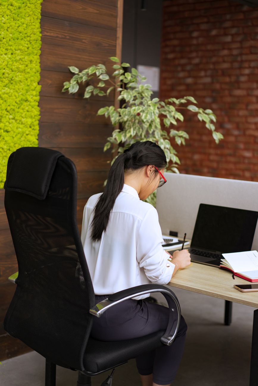 Cadeira de escritório Herman Miller Sayl — escritório comum
