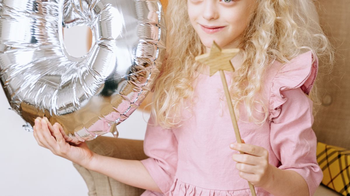 Thème fête anniversaire enfant 5 ans à la maison - illustration