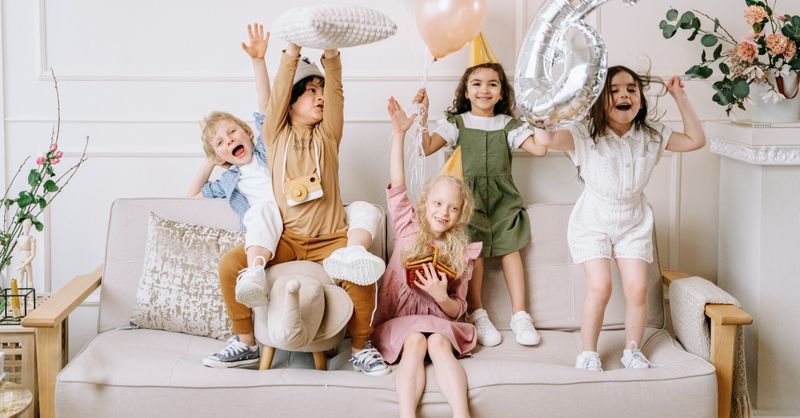 Comment organiser un anniversaire d’enfant ? Le guide complet (invités, budget, goûter, jeux)
