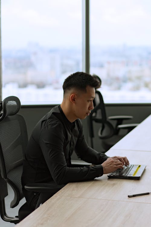 Kostenloses Stock Foto zu arbeiten, asiatischer mann, büro