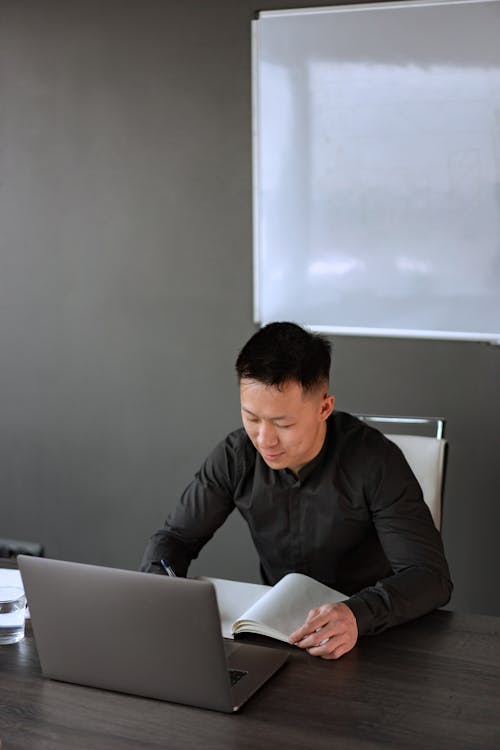 Man in Black Long Sleeve Shirt Working at the Office