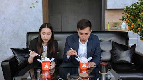 Fotos de stock gratuitas de caja de comida para llevar, comiendo, gente asiatica