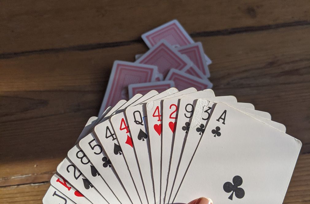 Online Casino: Spielautomaten und Live-Spiele im Überblick