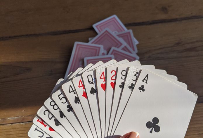 Online Casino: Spielautomaten und Live-Spiele im Überblick