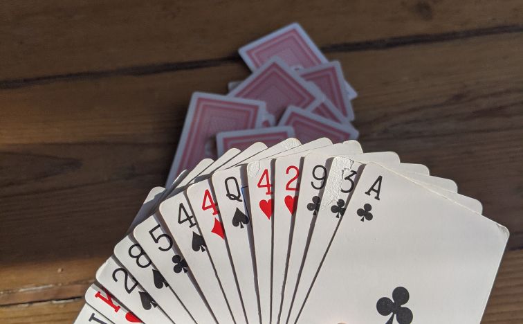 Online Casino: Spielautomaten und Live-Spiele im Überblick
